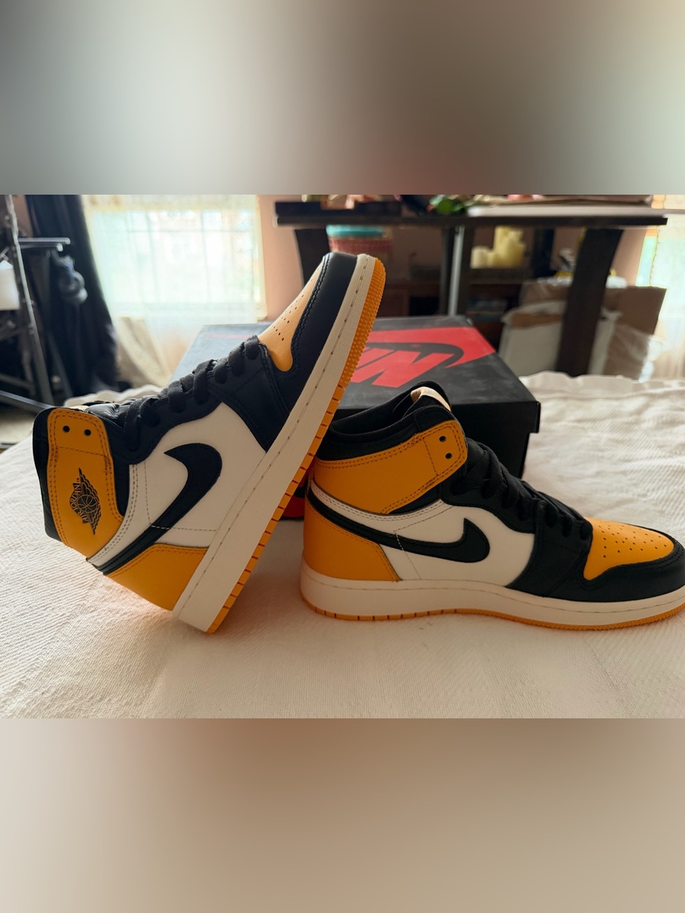 Nike Air Jordan 1 Retro High OG "Taxi"